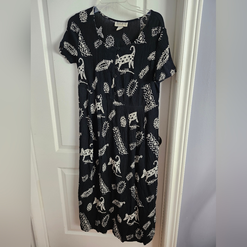 New Black and White Empire Waist Maxi Dress With Scoop Neck And Short Sleeves.